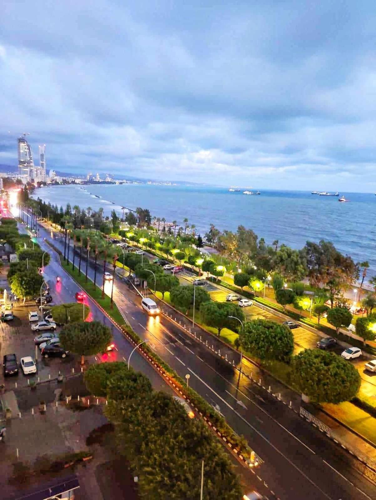 Sea Front & City Center, Amazing Sea View 레메소스 외부 사진